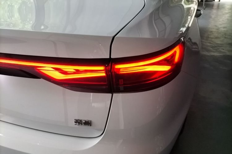 GEELY Emgrand 2026 car image #8
