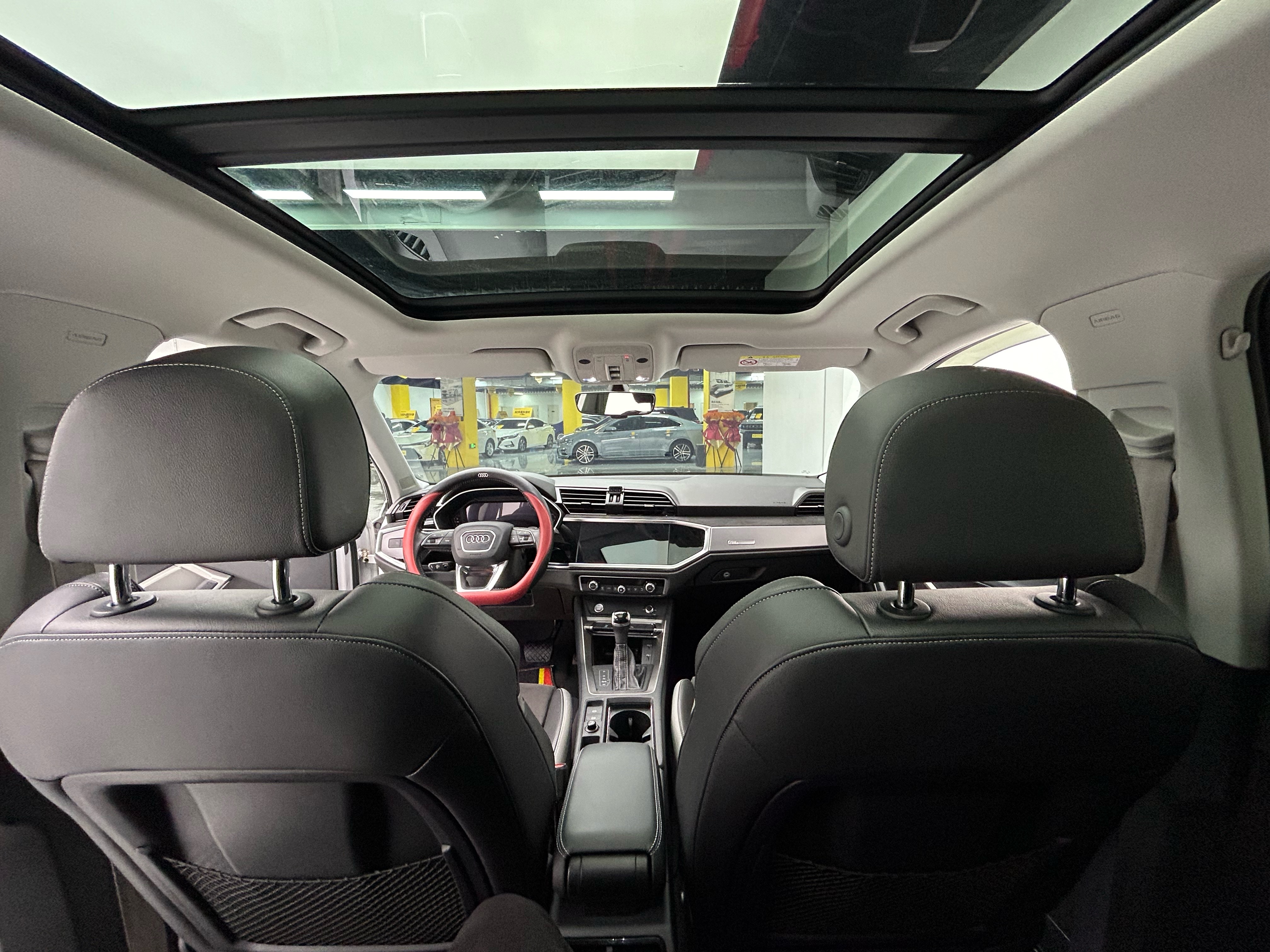 Audi Q3 2020 car image #8