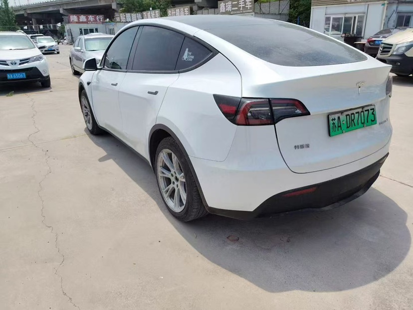 Tesla Model Y 2023 #2 Tesla Model Y 2023 car image #2