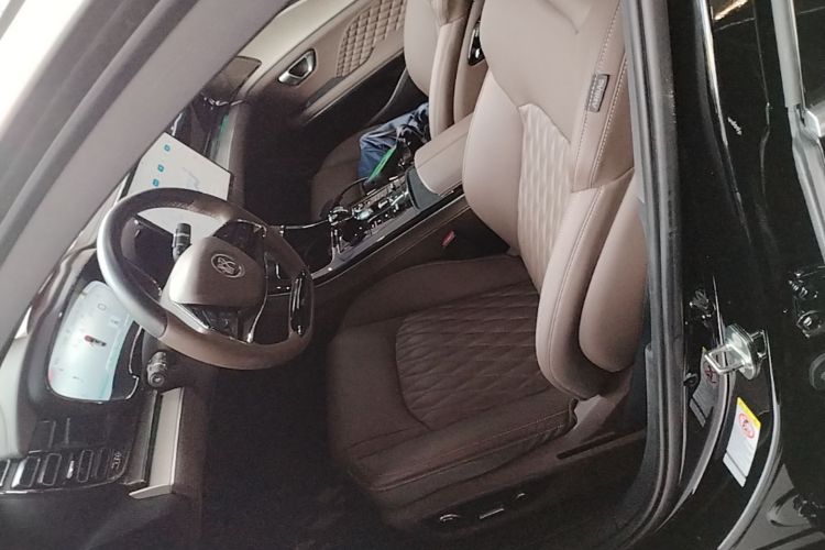 BYD Han 2023 car image #16