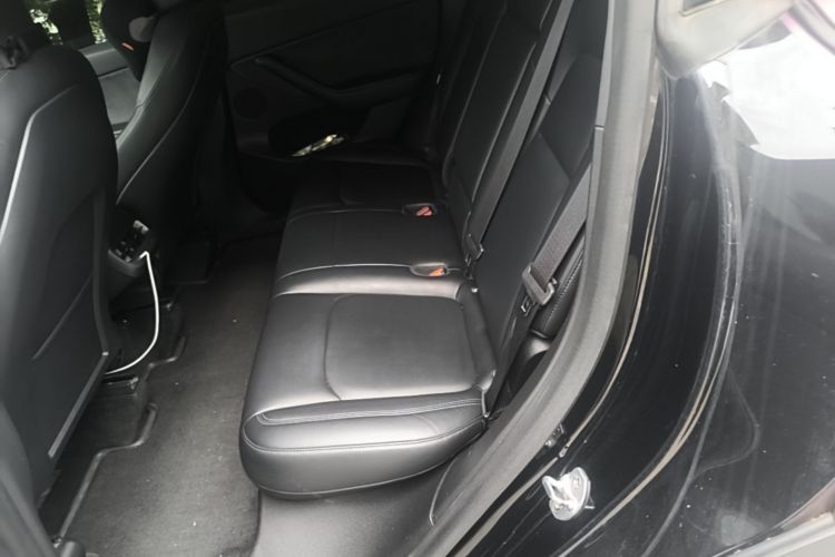 Tesla Model Y 2022 car image #17