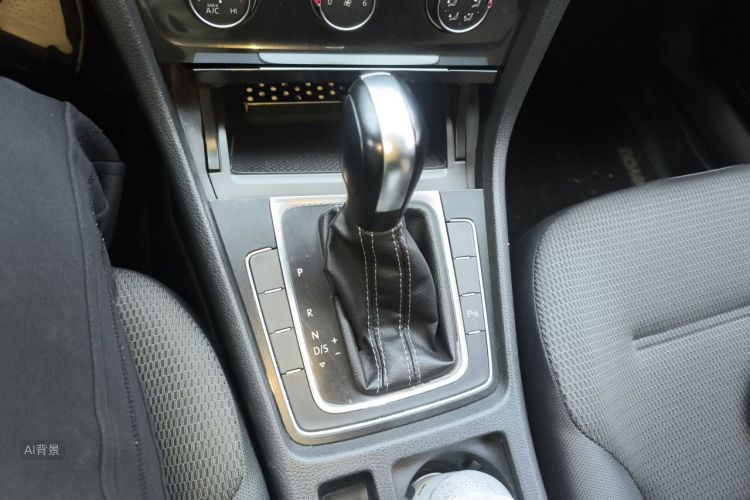 Volkswagen Golf 2017 car image #16