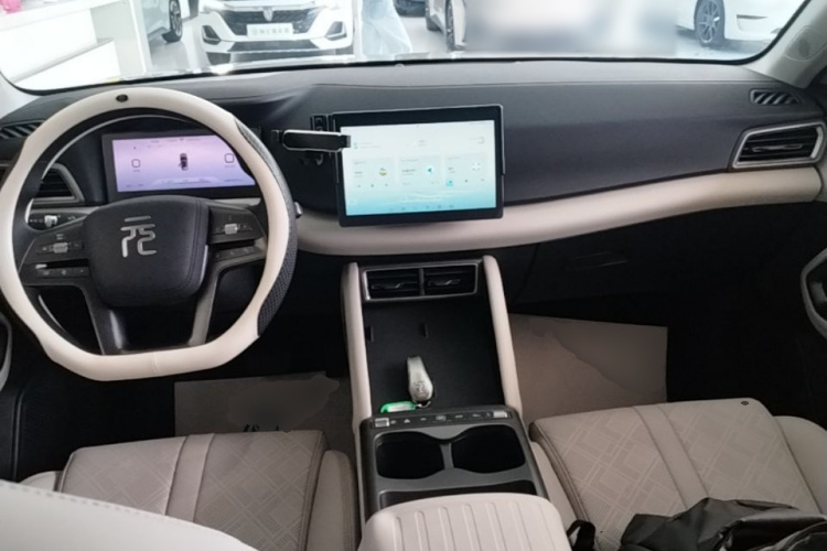 BYD YuanUP 2025 #10 BYD YuanUP 2025 car image #10