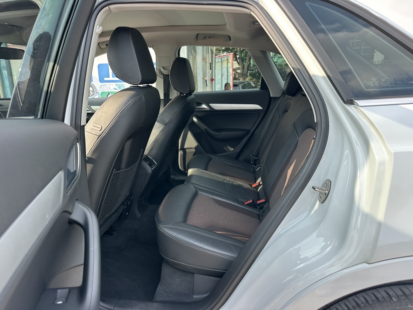 Audi Q3 2018 car image #6