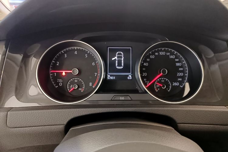 Volkswagen Golf 2018 car image #12