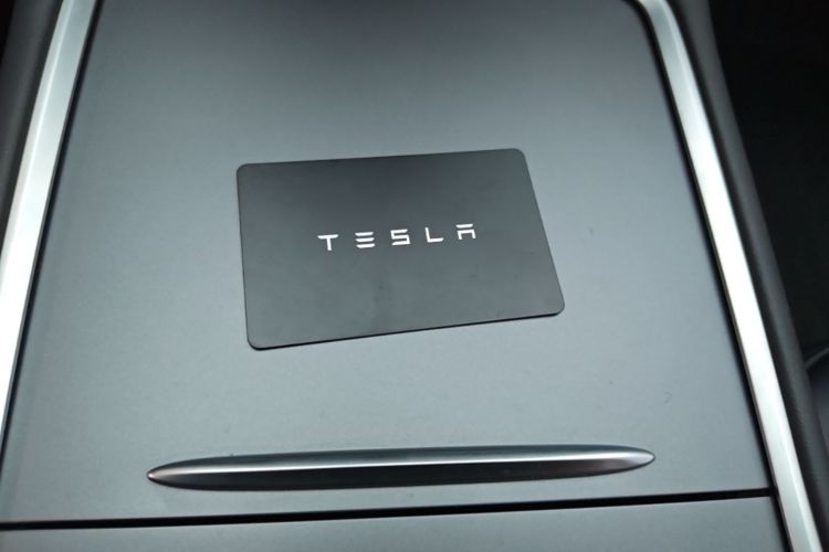 Tesla Model Y 2023 immagine di auto #14