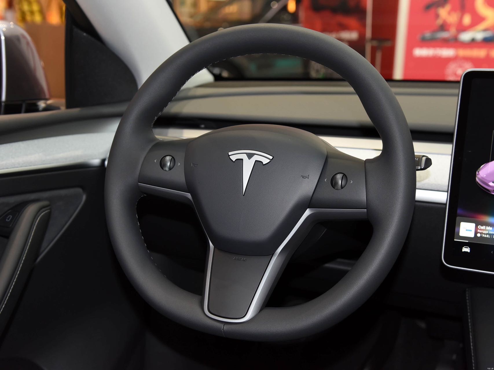 Tesla Model Y 2025 car image #3