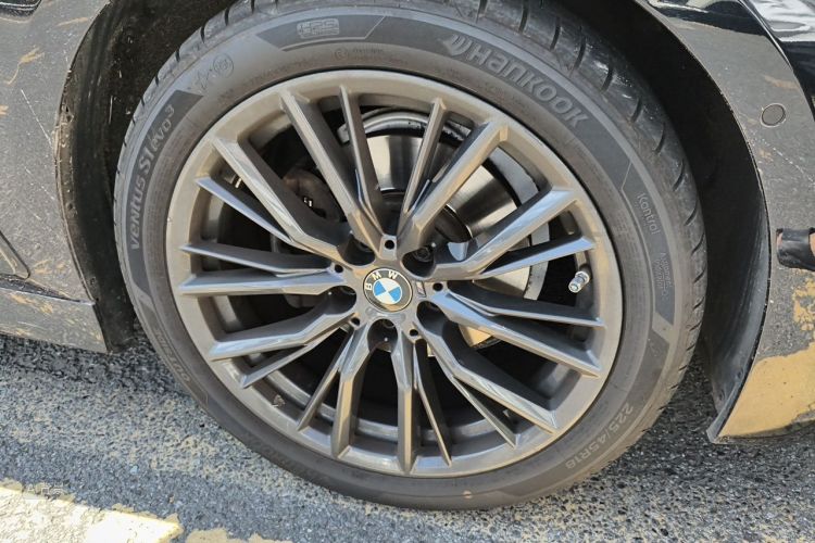 BMW 3 Series 2020 car image #9