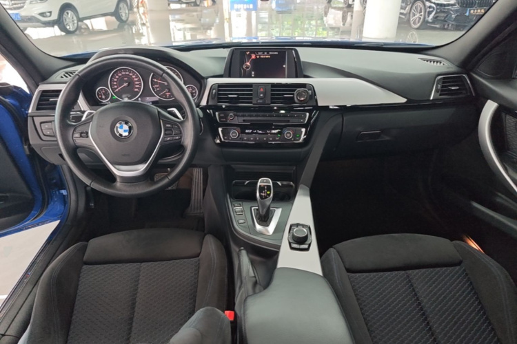 BMW 3 Series 2017 car image #10