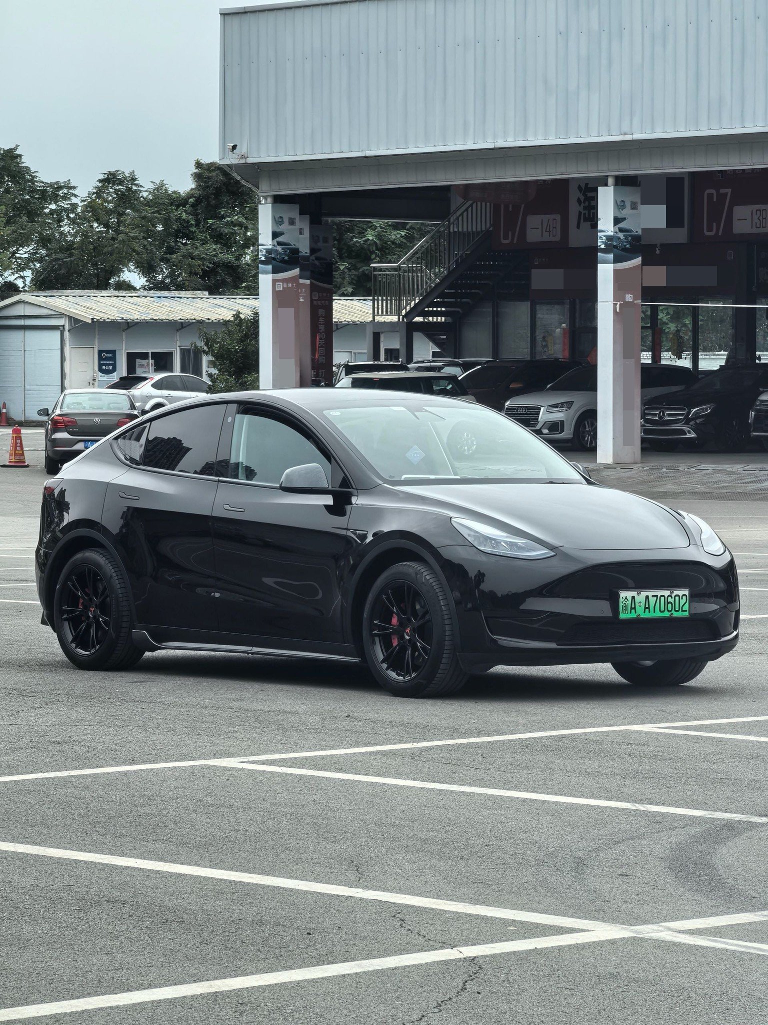 Tesla Model Y 2023 car image #3