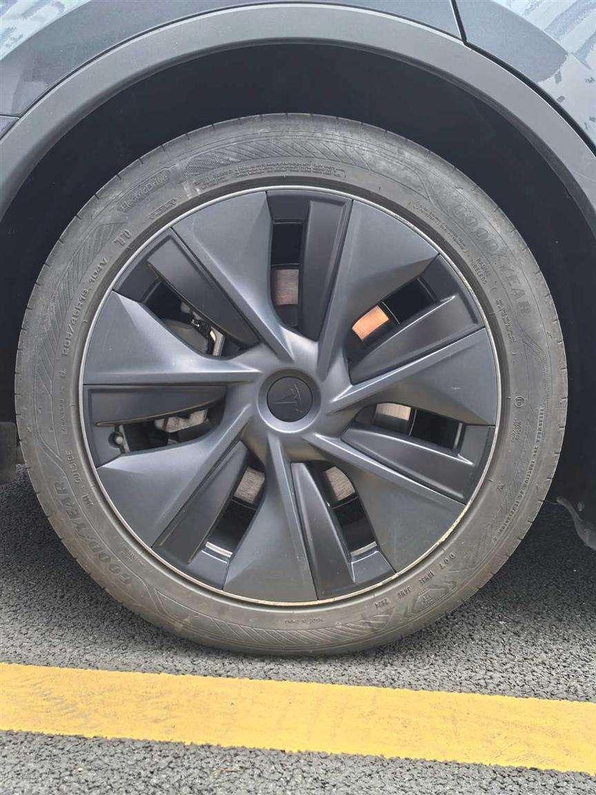 Tesla Model Y 2024 #8 Tesla Model Y 2024 car image #8