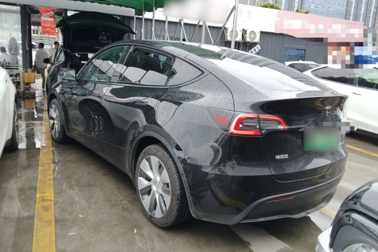 Tesla Model Y 2023 #7 Tesla Model Y 2023 car image #7