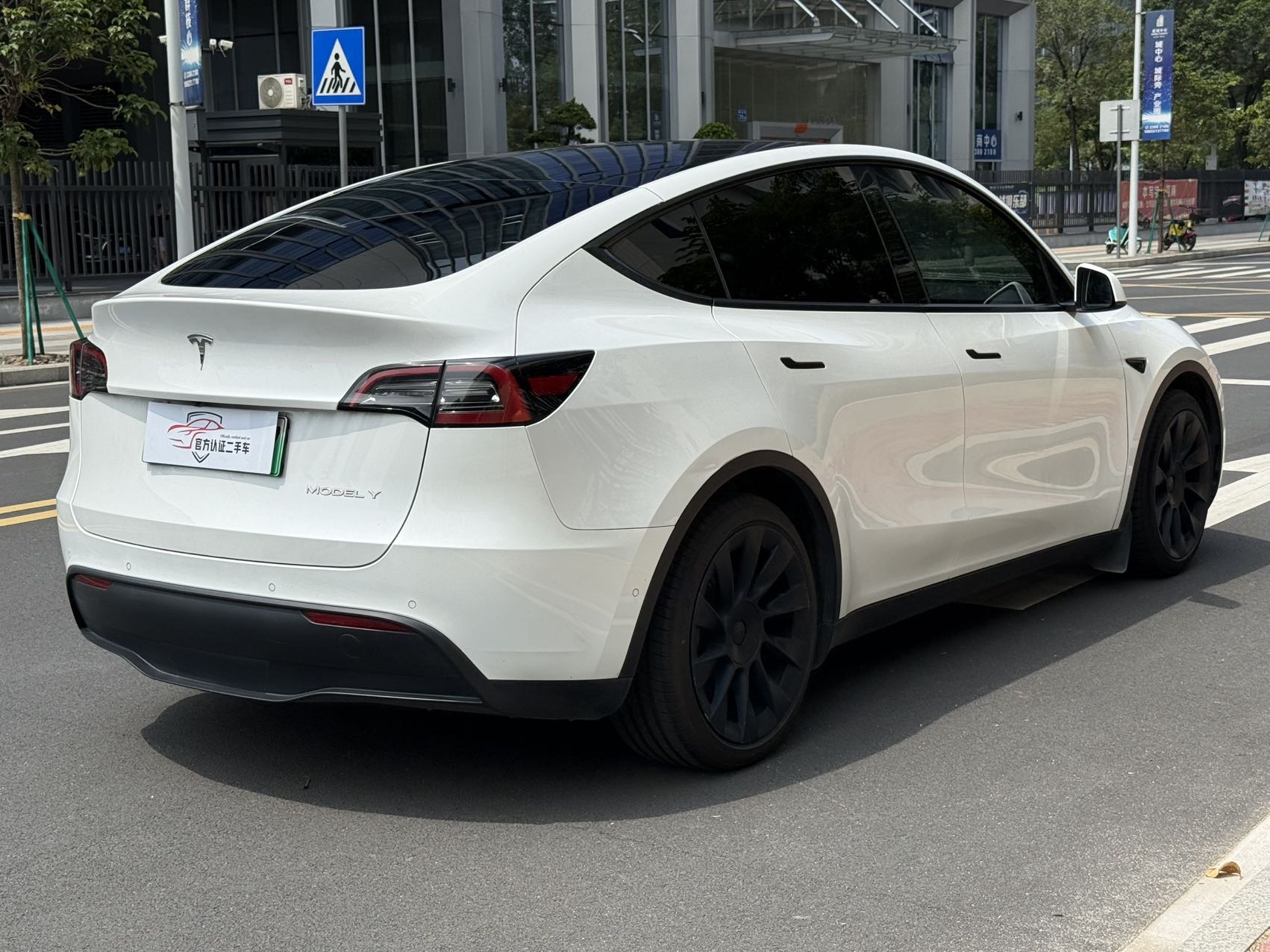 Tesla Model Y 2021 #6 Tesla Model Y 2021 car image #6