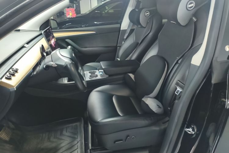 Tesla Model Y 2022 car image #15