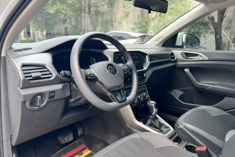 Volkswagen T-Cross 2023 car image #18