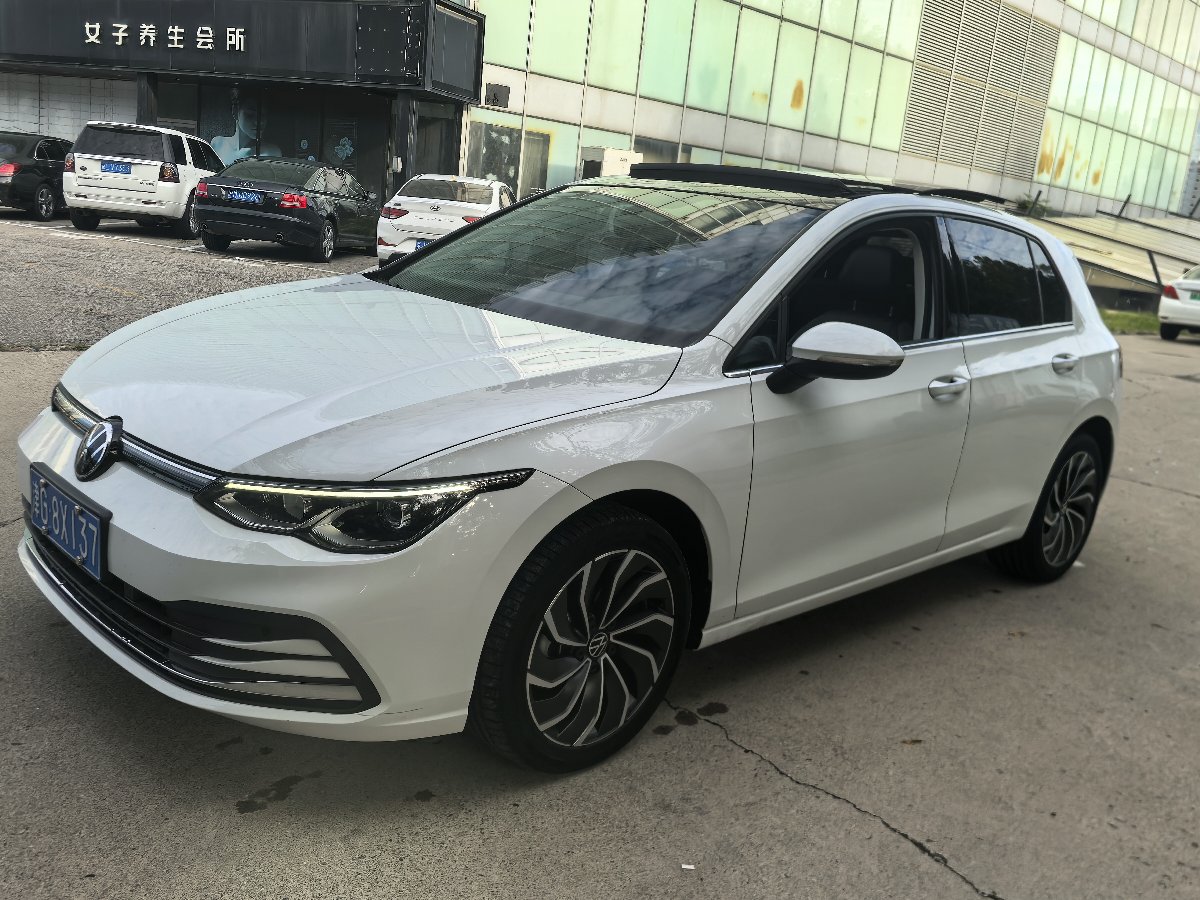 Volkswagen Golf 2024 car image 
