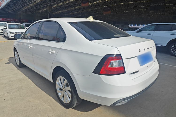 2019 car image #5
