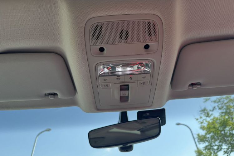 Audi Q3 2017 car image #17