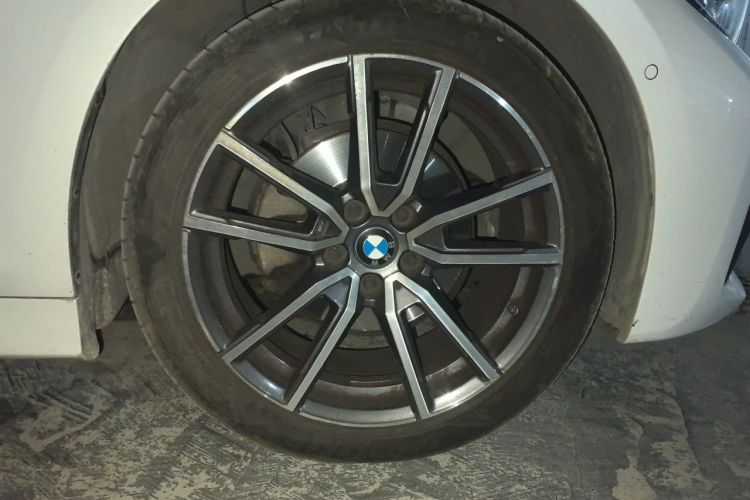BMW 3 Series 2020 car image #9
