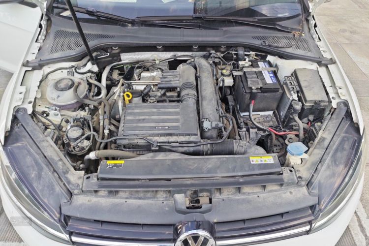Volkswagen Golf 2020 car image #22