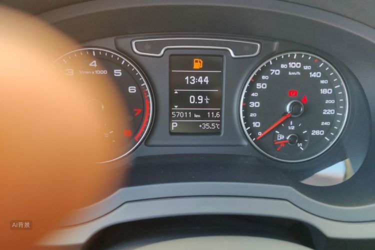 Audi Q3 2014 car image #14