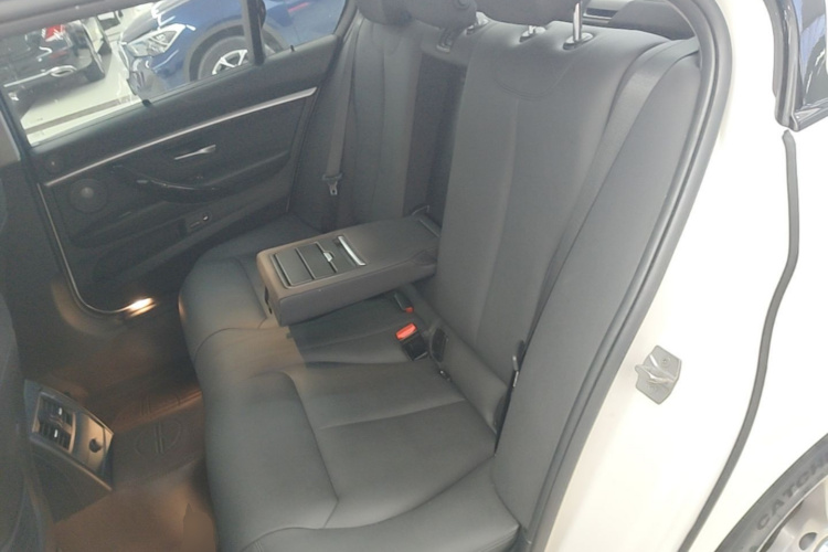BMW 3 Series 2018 #17 BMW 3 Series 2018 car image #17