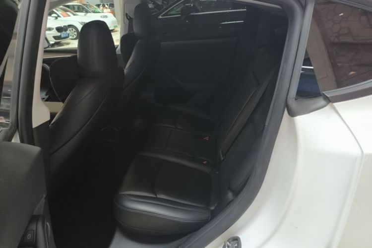 Tesla Model Y 2023 car image #17