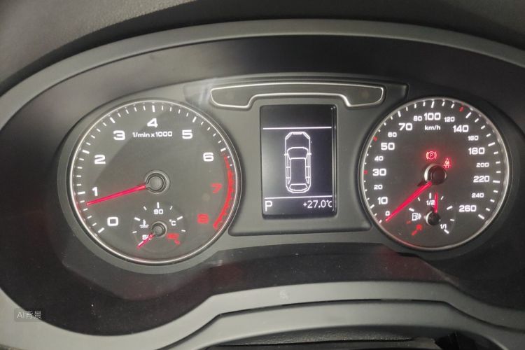 Audi Q3 2016 car image #13