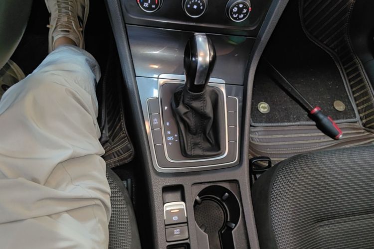 Volkswagen Golf 2019 car image #14