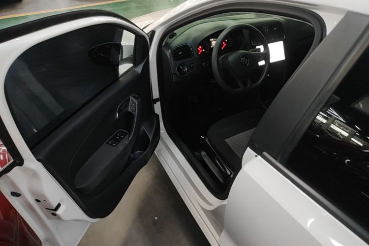 Volkswagen Polo 2019 car image #12