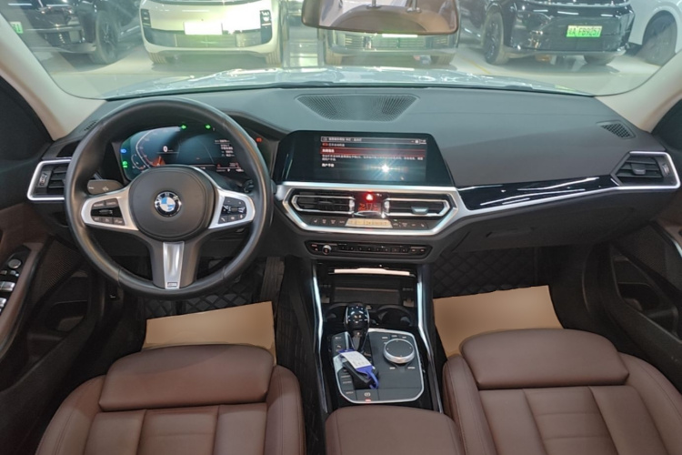 BMW 3 Series 2021 #11 BMW 3 Series 2021 صورة سيارة #11