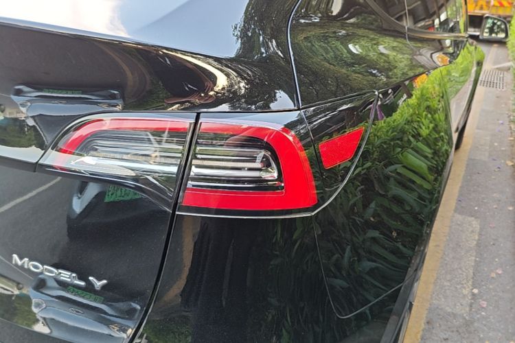 Tesla Model Y 2022 #8 Tesla Model Y 2022 car image #8