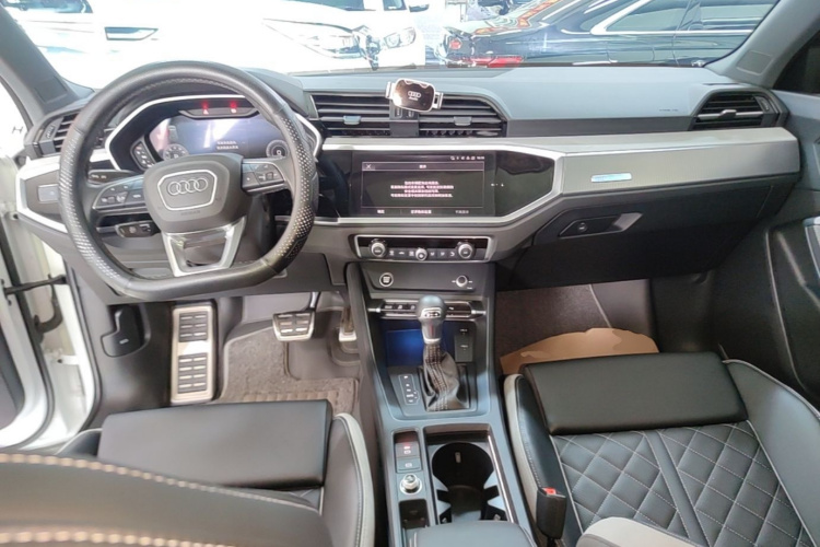 Audi Q3 2025 #10 Audi Q3 2025 car image #10