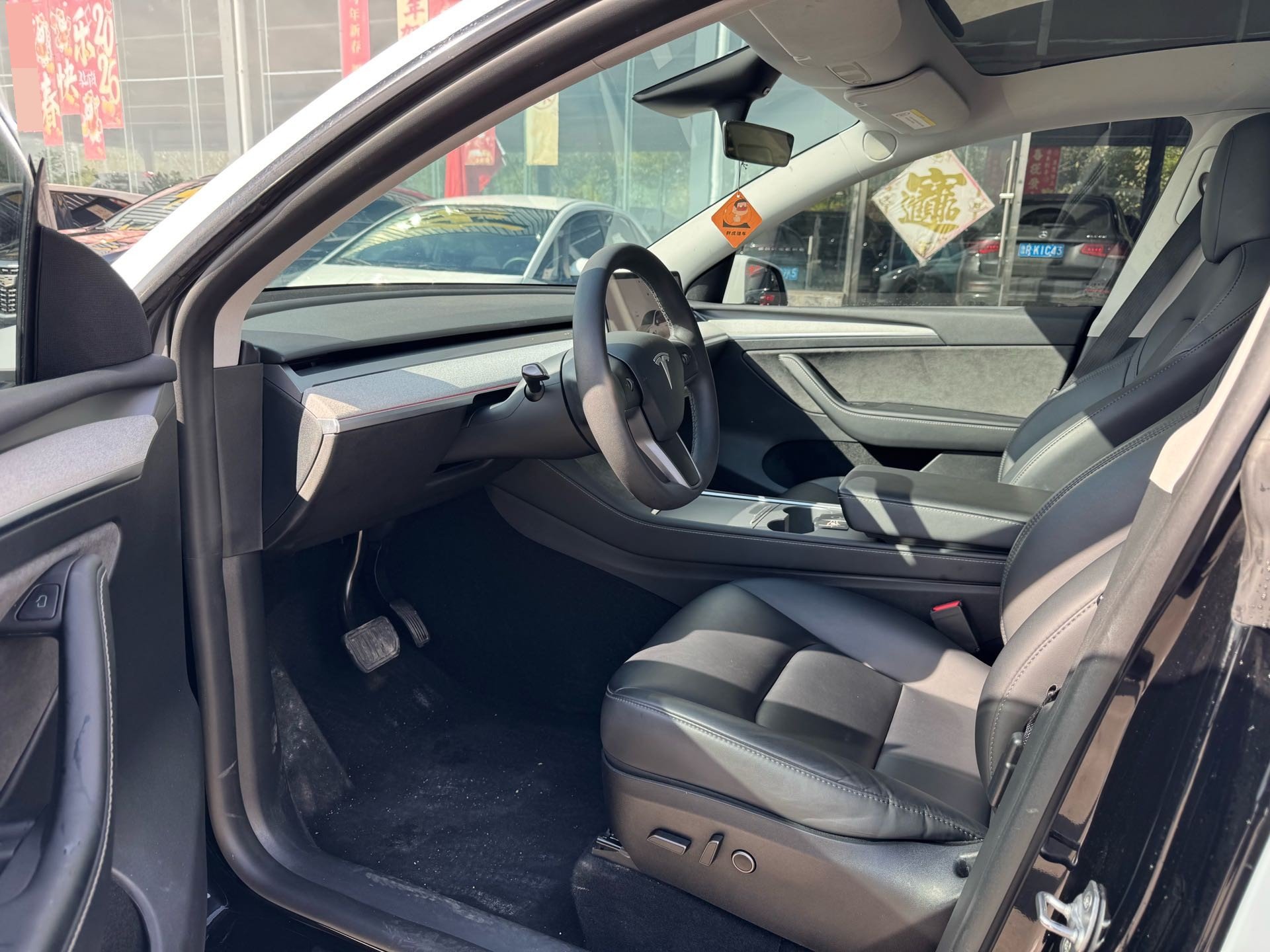 Tesla Model Y 2024 #4 Tesla Model Y 2024 صورة سيارة #4