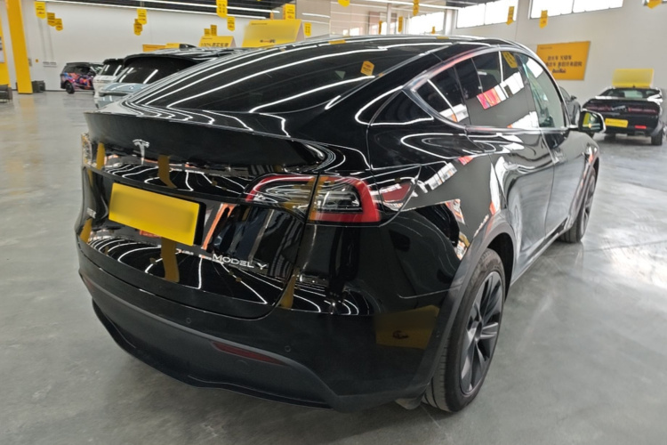 Tesla Model Y 2024 car image #7