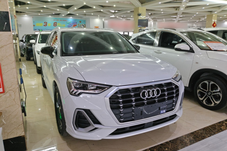 Audi Q3 2023 #4 Audi Q3 2023 car image #4