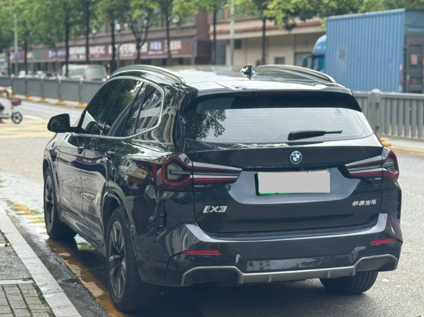 BMW iX3 2024 car image #9