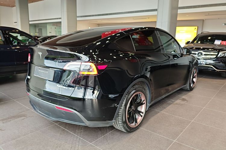 Tesla Model Y 2022 #5 Tesla Model Y 2022 car image #5