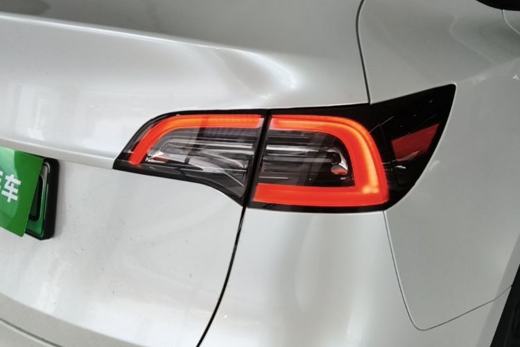 Tesla Model Y 2023 #8 Tesla Model Y 2023 car image #8
