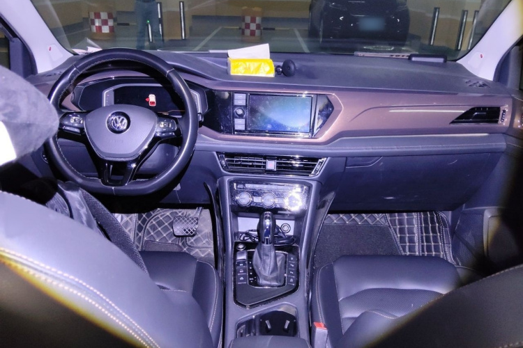 Volkswagen Tharu 2018 car image #12