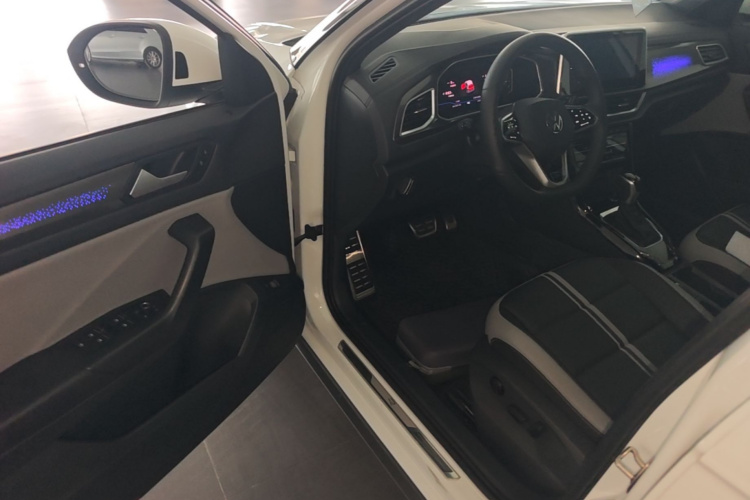 Volkswagen T-Roc 2025 immagine di auto #16