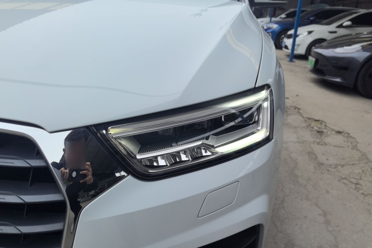 Audi Q3 2018 car image #6