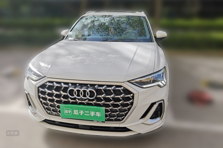 Audi Q3 2023 car image #3