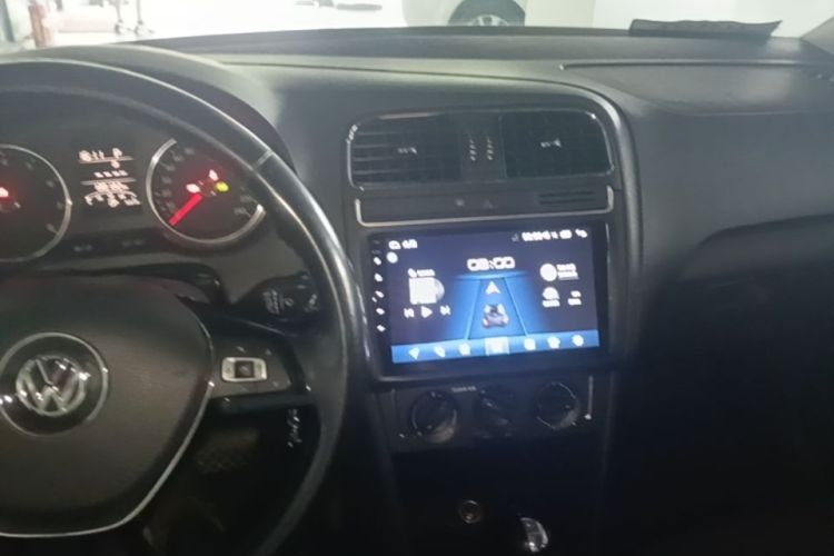 Volkswagen Polo 2016 car image #11