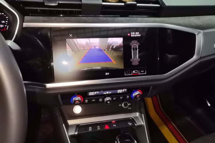 Audi Q3 2020 car image #13