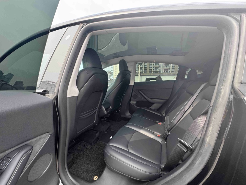 Tesla Model Y 2023 car image #8