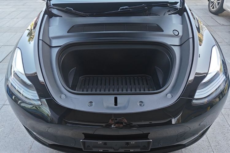 Tesla Model Y 2022 car image #20
