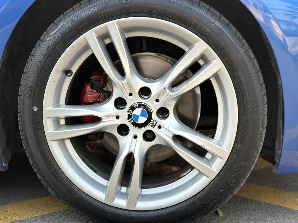 BMW 3 Series 2018 car image #11