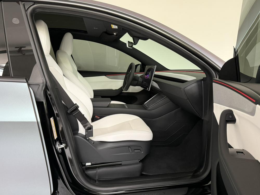 Tesla Model Y 2026 #13 Tesla Model Y 2026 car image #13