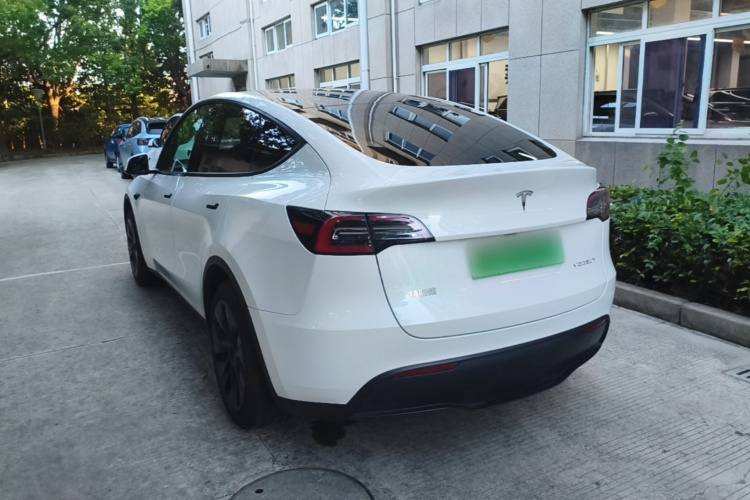 Tesla Model Y 2024 #5 Tesla Model Y 2024 car image #5